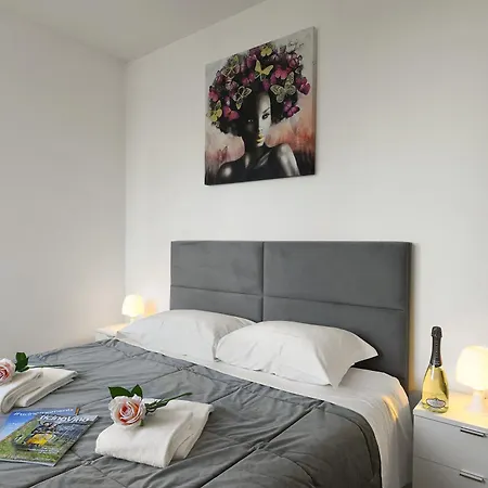 Santi Few Min From - Happy Apartment