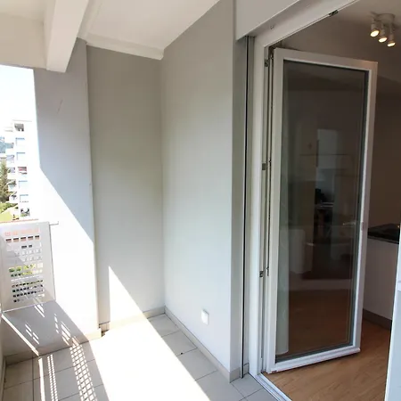 Santi Few Min From - Happy * لوغانو