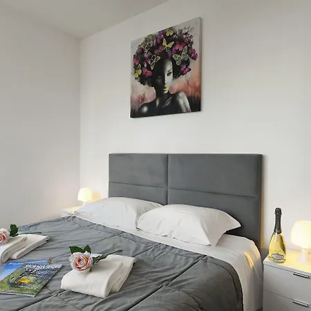 Santi Few Min From - Happy Apartment *