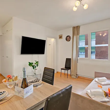 Santi Few Min From - Happy Apartment