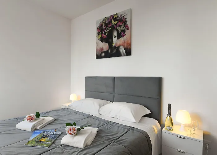 Apartment Santi Few Min From - Happy