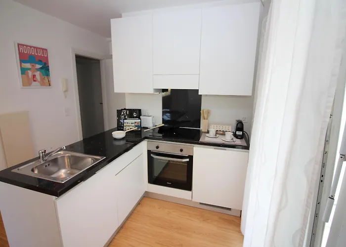 Santi Few Min From - Happy