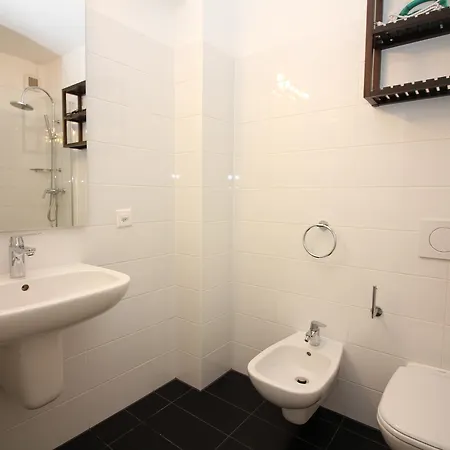 Santi Few Min From - Happy 루가노